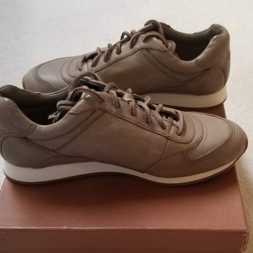 Coach Raeann Soft Vintage Leather Sneakers - Sz 5 - Picture 4 of 9